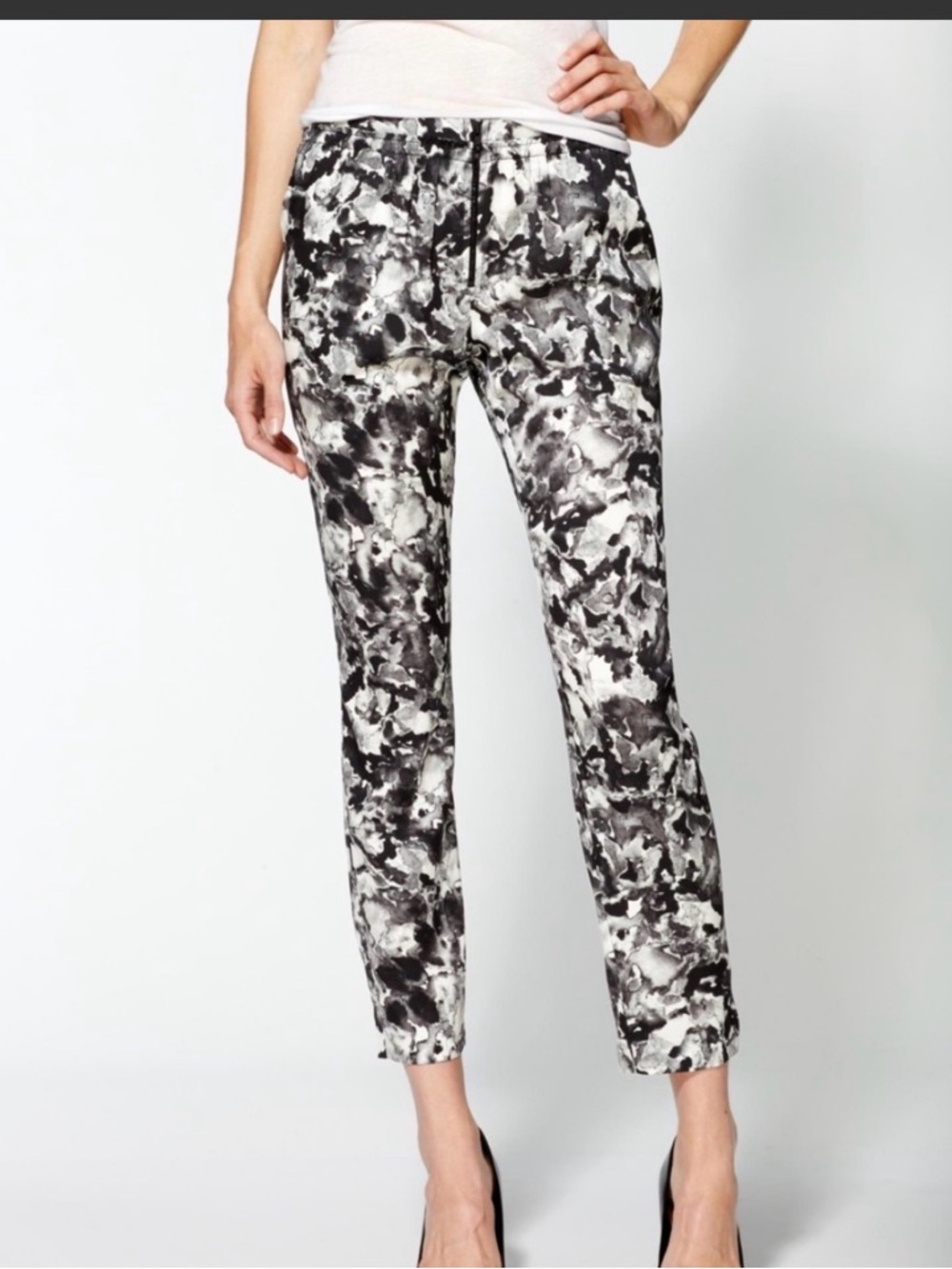 Theory Lucien’s Perplexing Print Silk Pant - Size P small.